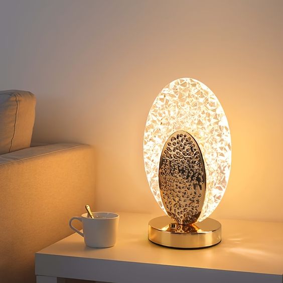 Moderne & Luxuriöse Pfauen-Tischlampe - CrystalGlow