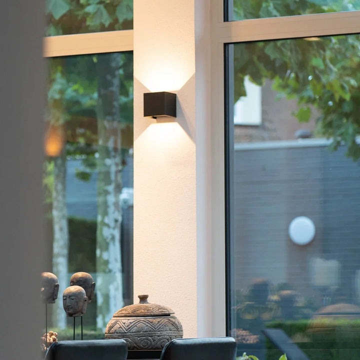 Stylische LED Würfel Wandlampe - LumiCube