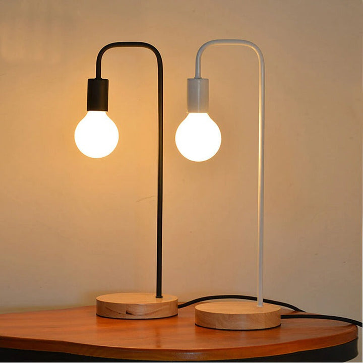 Edison Industrial Nachttischlampe mit Holzfuß und Metallkörper
