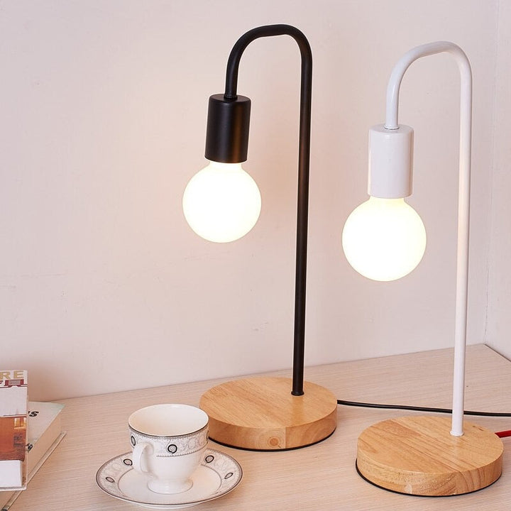 Edison Industrial Nachttischlampe mit Holzfuß und Metallkörper
