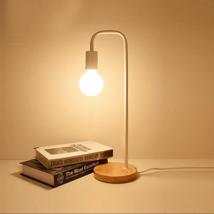 Edison Industrial Nachttischlampe mit Holzfuß und Metallkörper