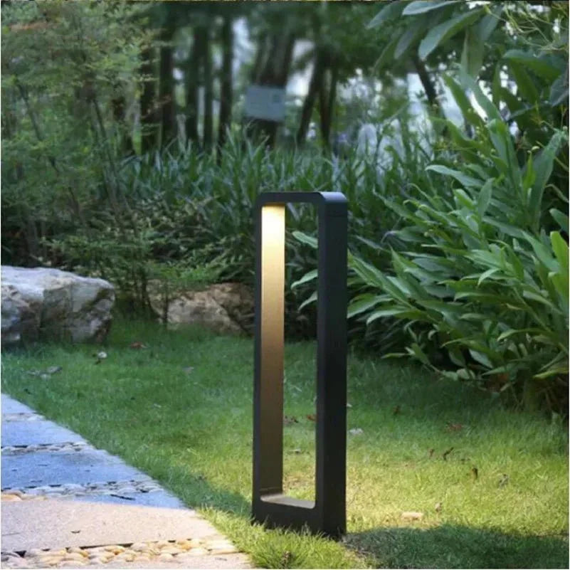 Elegante Aluminium-Stehlampe für einen luxuriösen Glanz im Freien
