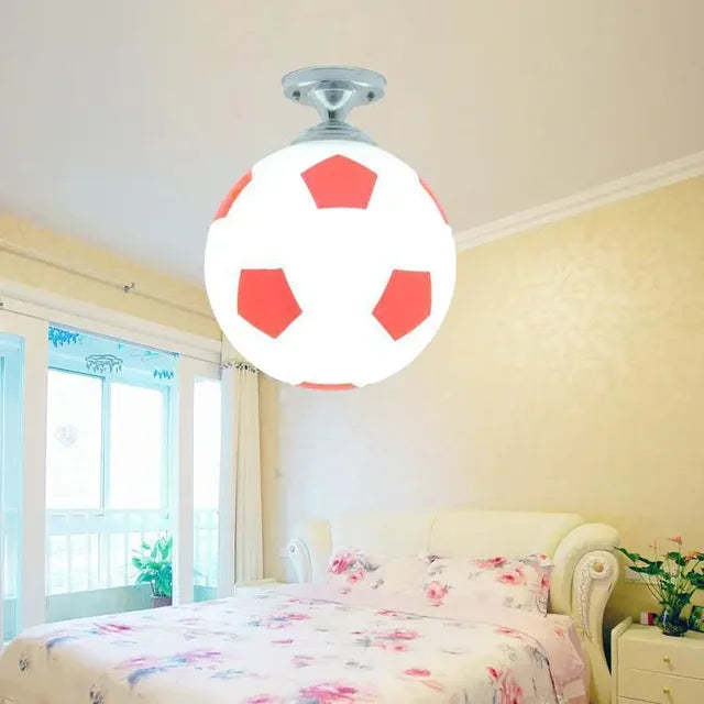 Verspielte Fußball-Deckenleuchte - GoalBright