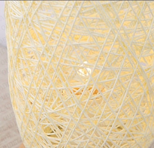 Tischlampe aus Rattanholz