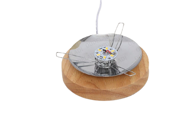 Tischlampe aus Rattanholz