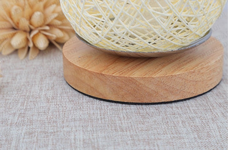 Tischlampe aus Rattanholz