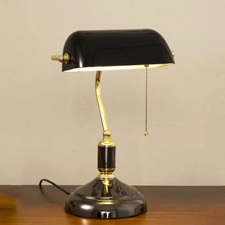 LuxeLume - Elegante Glas-Tischlampe für zeitloses Licht